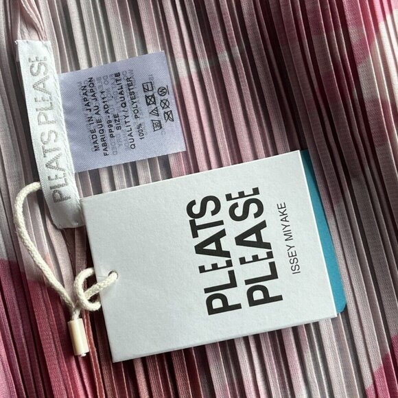 NEW Issey Miyake set (copy) - Picture 6 of 6